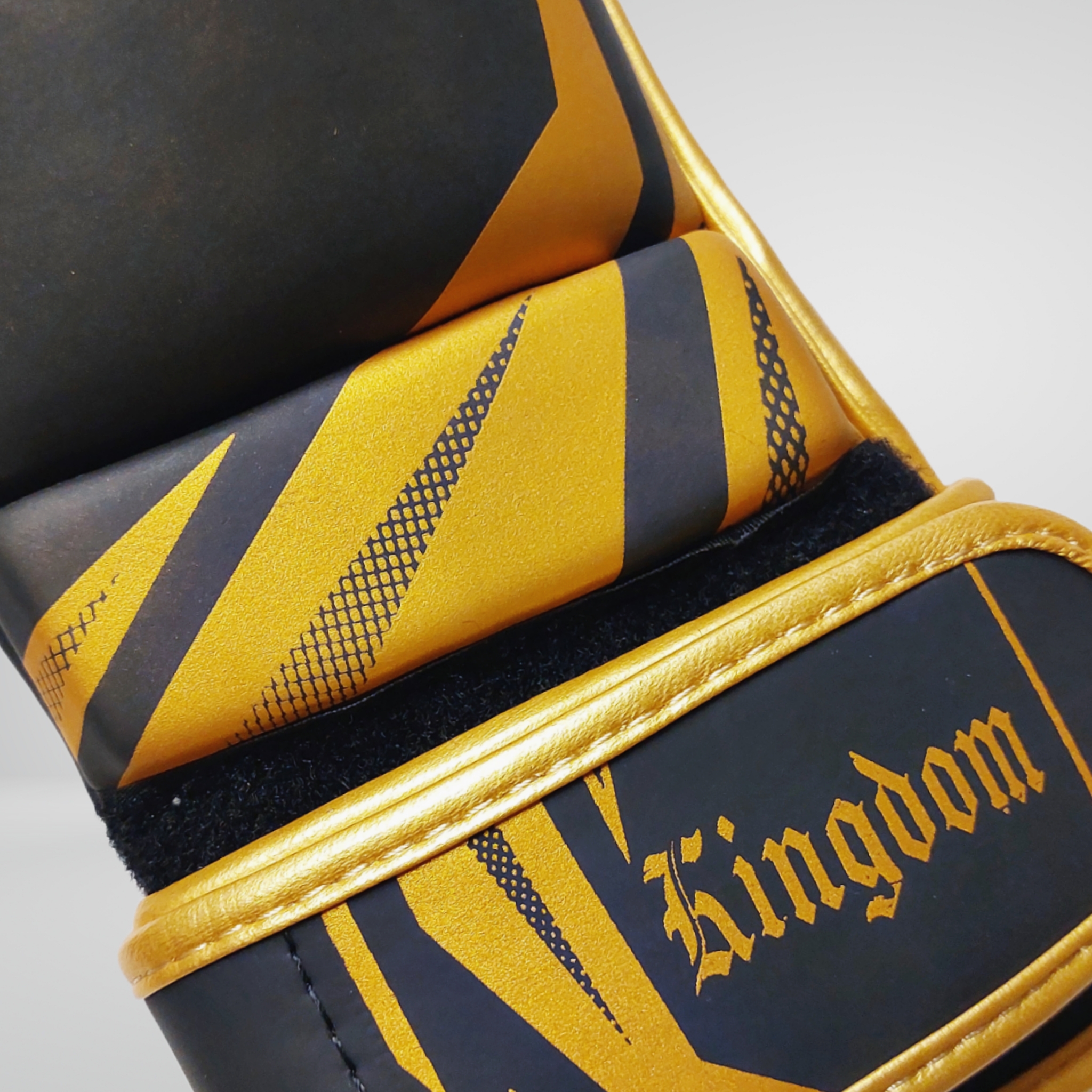 Gants MMA Kingdom Fighting - Noir/Or – Image 3